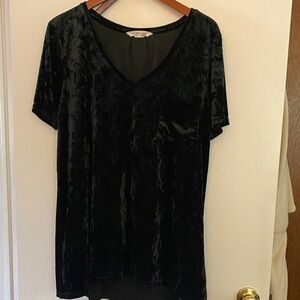 Women’s Black Velvet V-Neck Short Sleeve Top